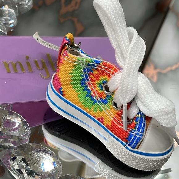 Gift Set - 4pc rainbow love with cosmetic pouch, keychain, earrings and tumbler - Picture 6 of 6